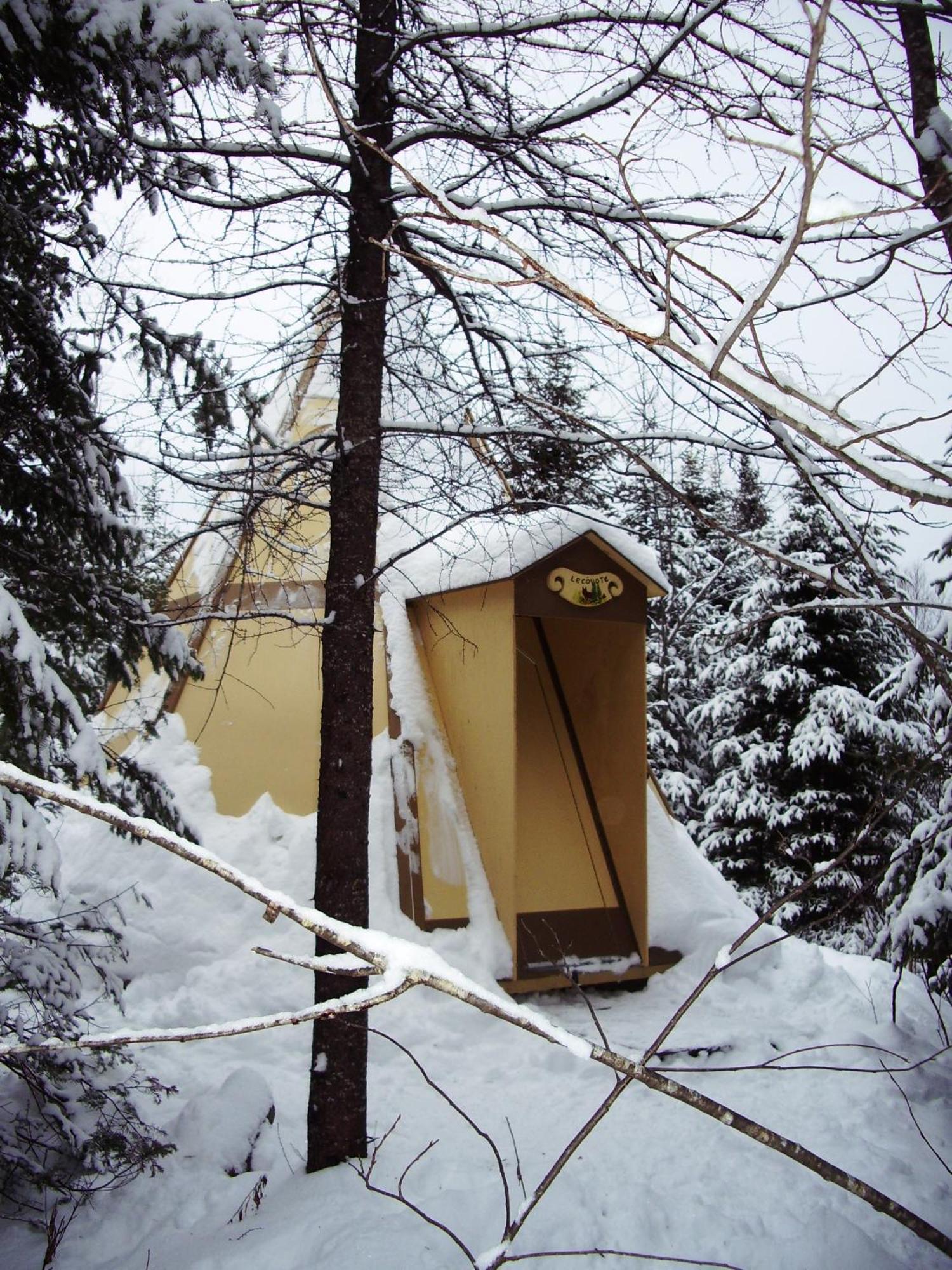Aux Tipis De La Riviere Sauvage Villa Saint Romain Exterior photo