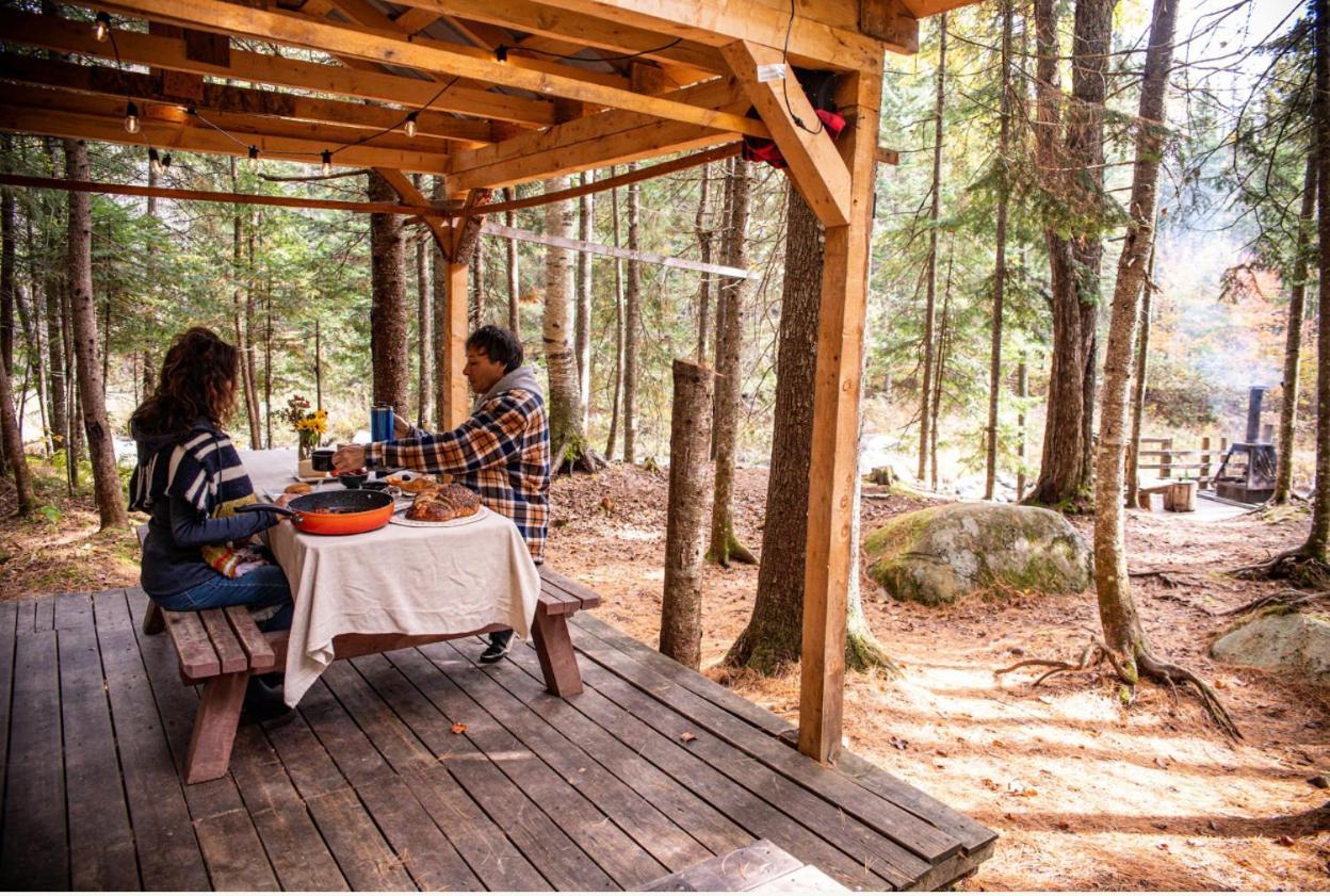 Aux Tipis De La Riviere Sauvage Villa Saint Romain Exterior photo
