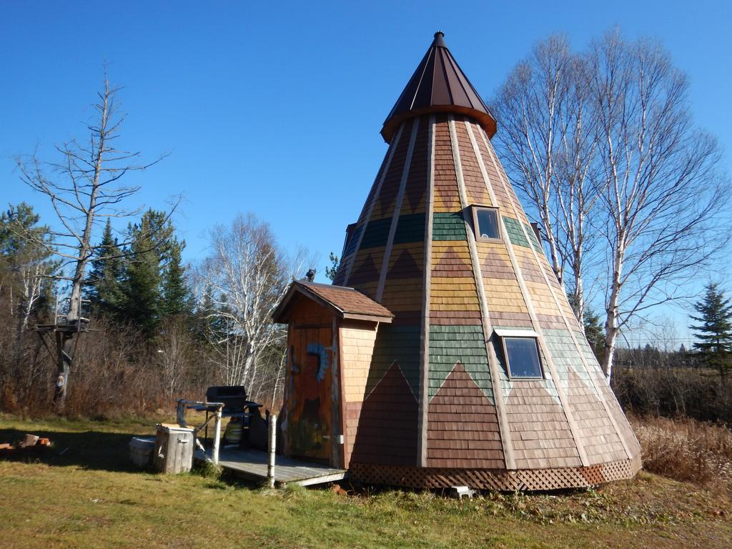 Aux Tipis De La Riviere Sauvage Villa Saint Romain Exterior photo