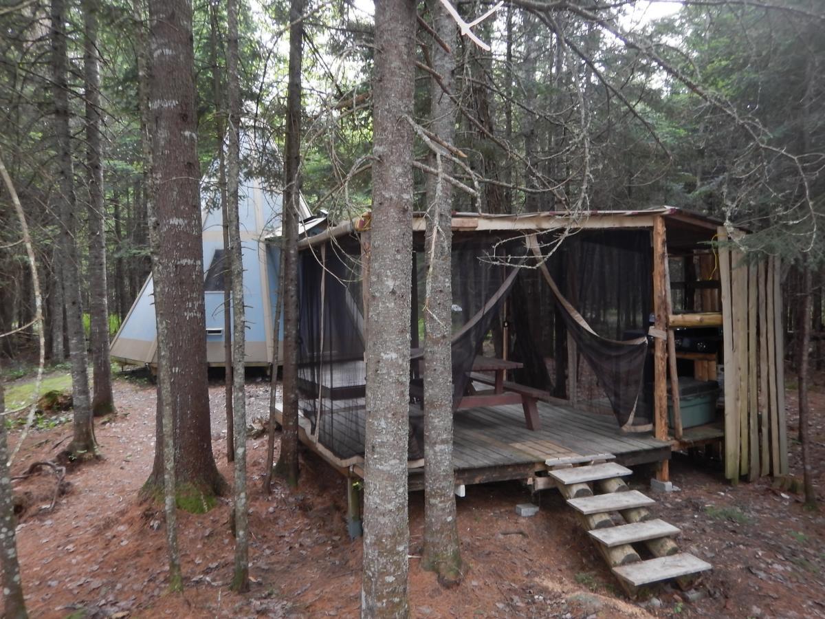 Aux Tipis De La Riviere Sauvage Villa Saint Romain Exterior photo